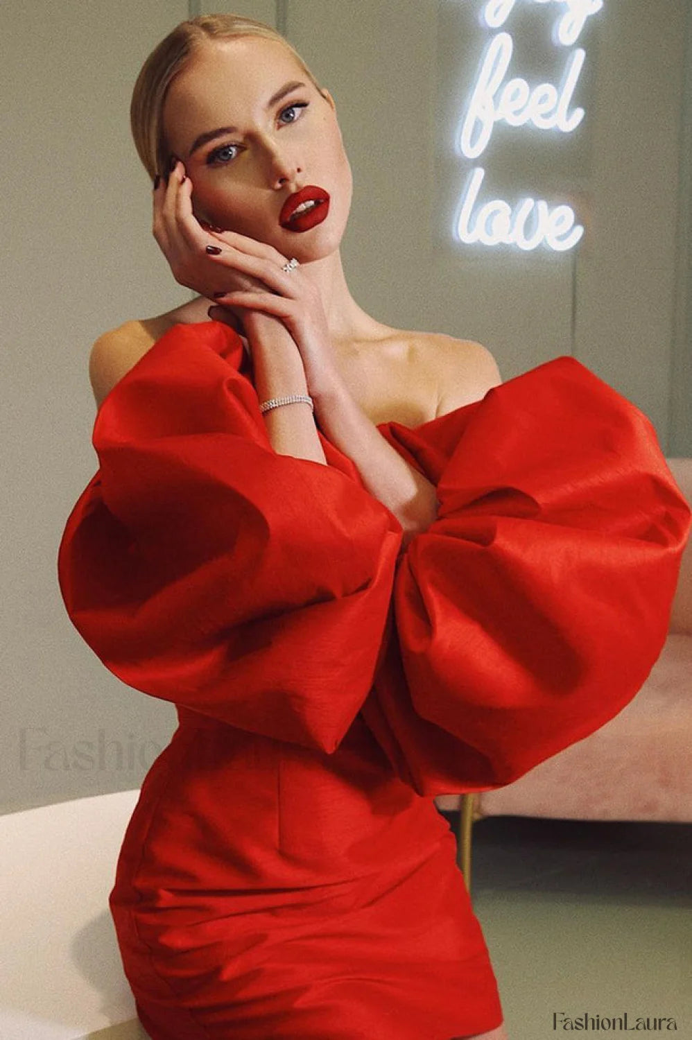 Alexandrine Puff Stylish Sleeve Mini Dress S / Scarlet