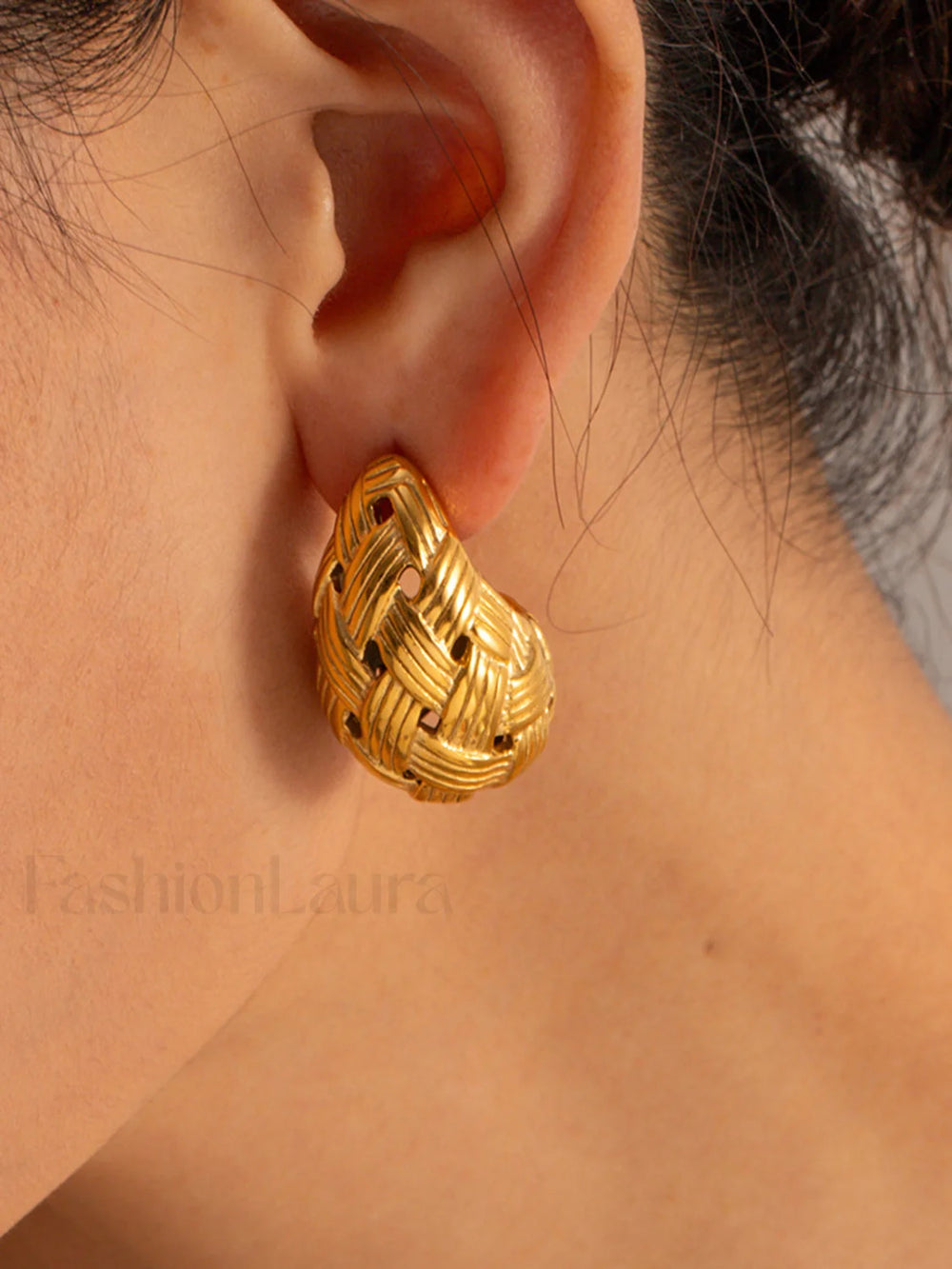 Crisscross Charming Honeycomb Earrings Gold / One Size Earrings