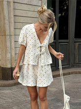 Elegant Flower V Neck Shorts Two Piece Set S