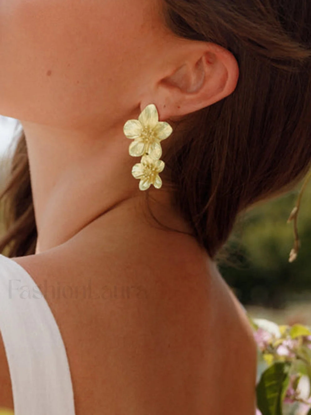 Fashionable Charming Flower Shaped Earrings Gold / One Size Earrings