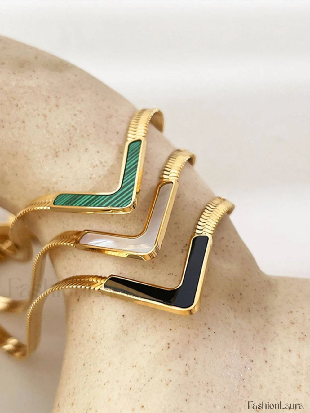 Victoria Charming Necklace Necklaces