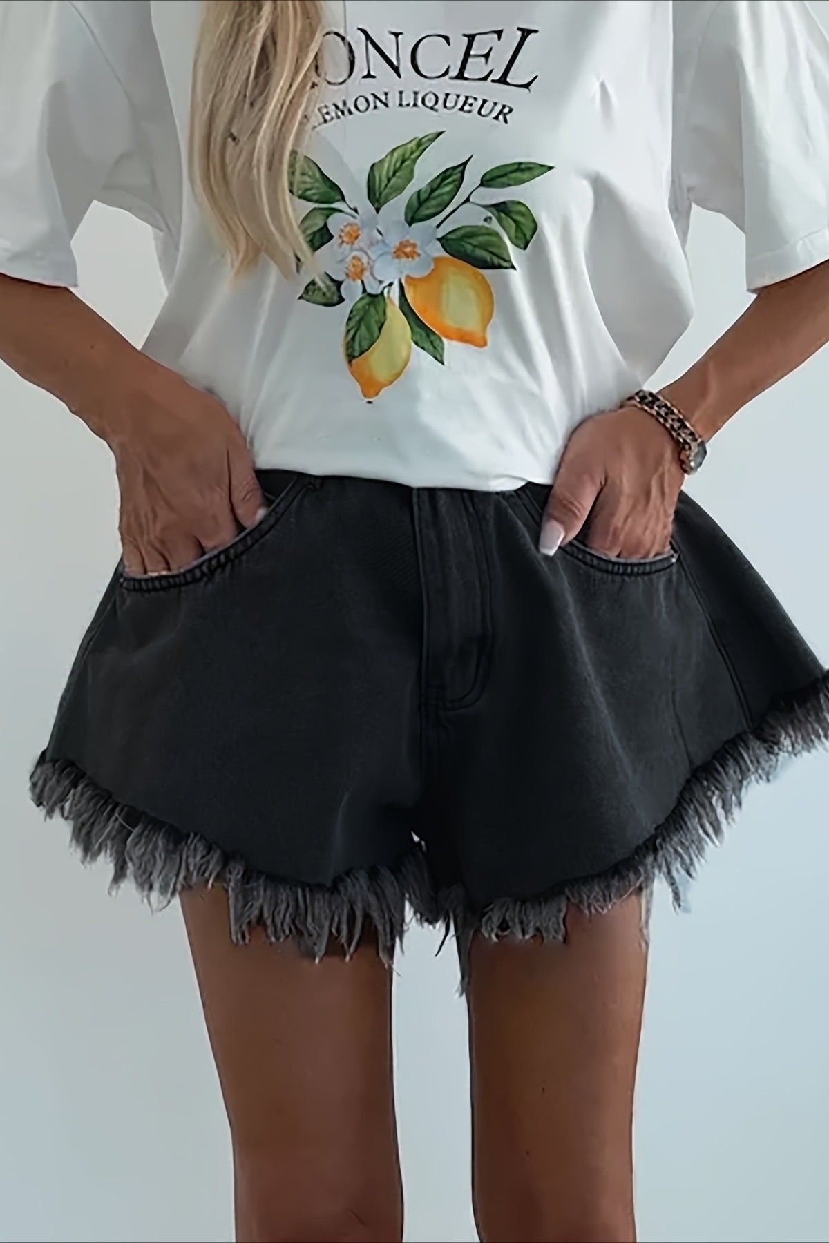 Frayed Hem Wide Leg Denim Shorts Secondary image