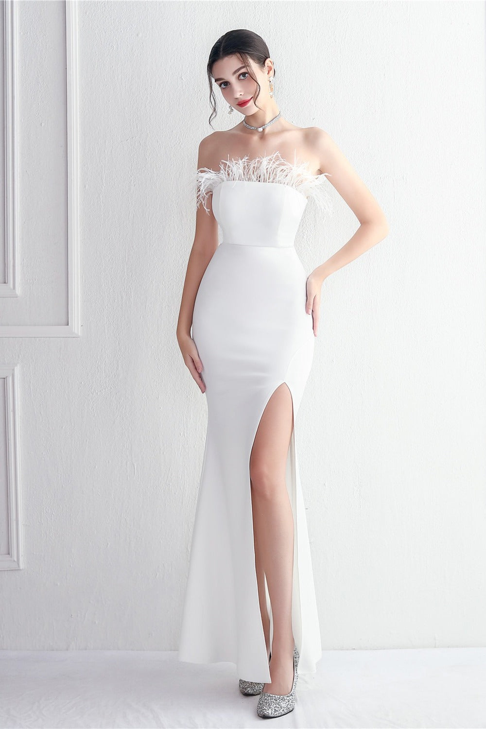 Elegant Feather Trim Strapless Formal Dress Secondary image