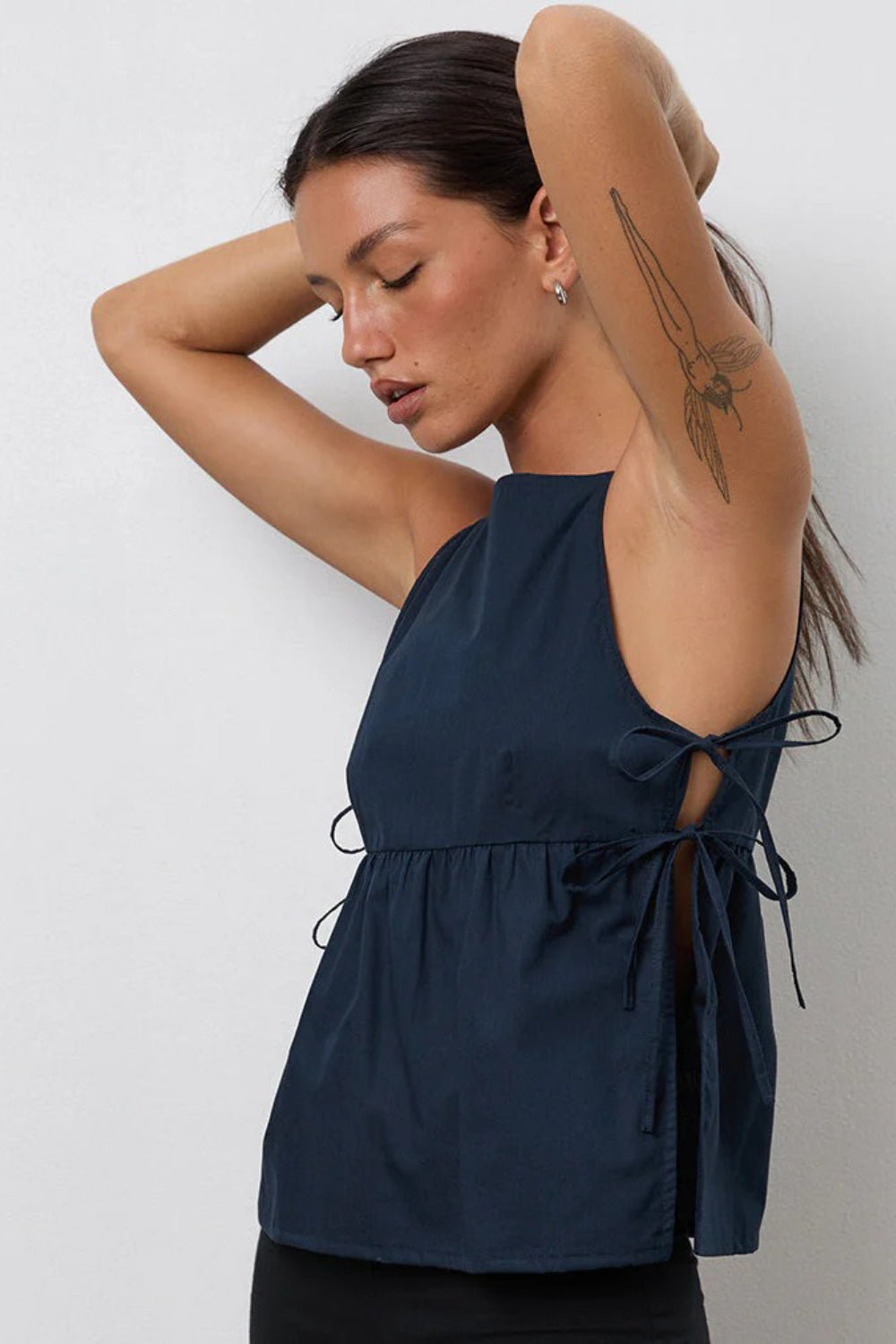 Minimalist Side Tie Solid Tank Top Secondary image