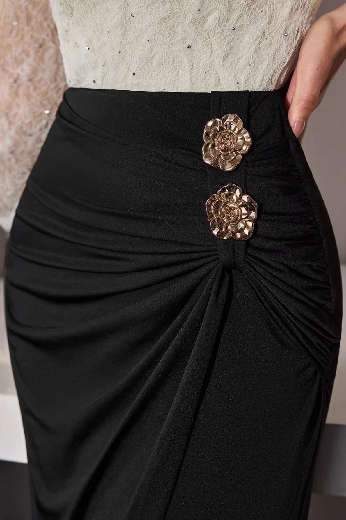 Rose Metal Buckle Ruched Bodycon Skirt Secondary image