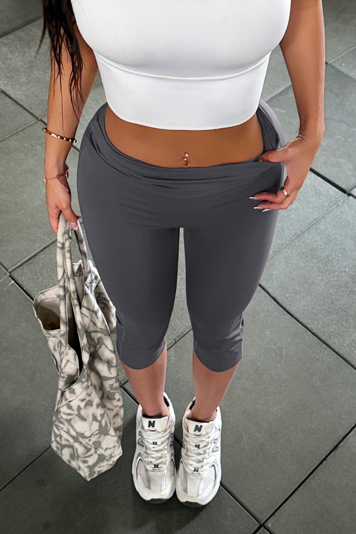 Gray Slim Fit Capri Yoga Leggings Secondary image