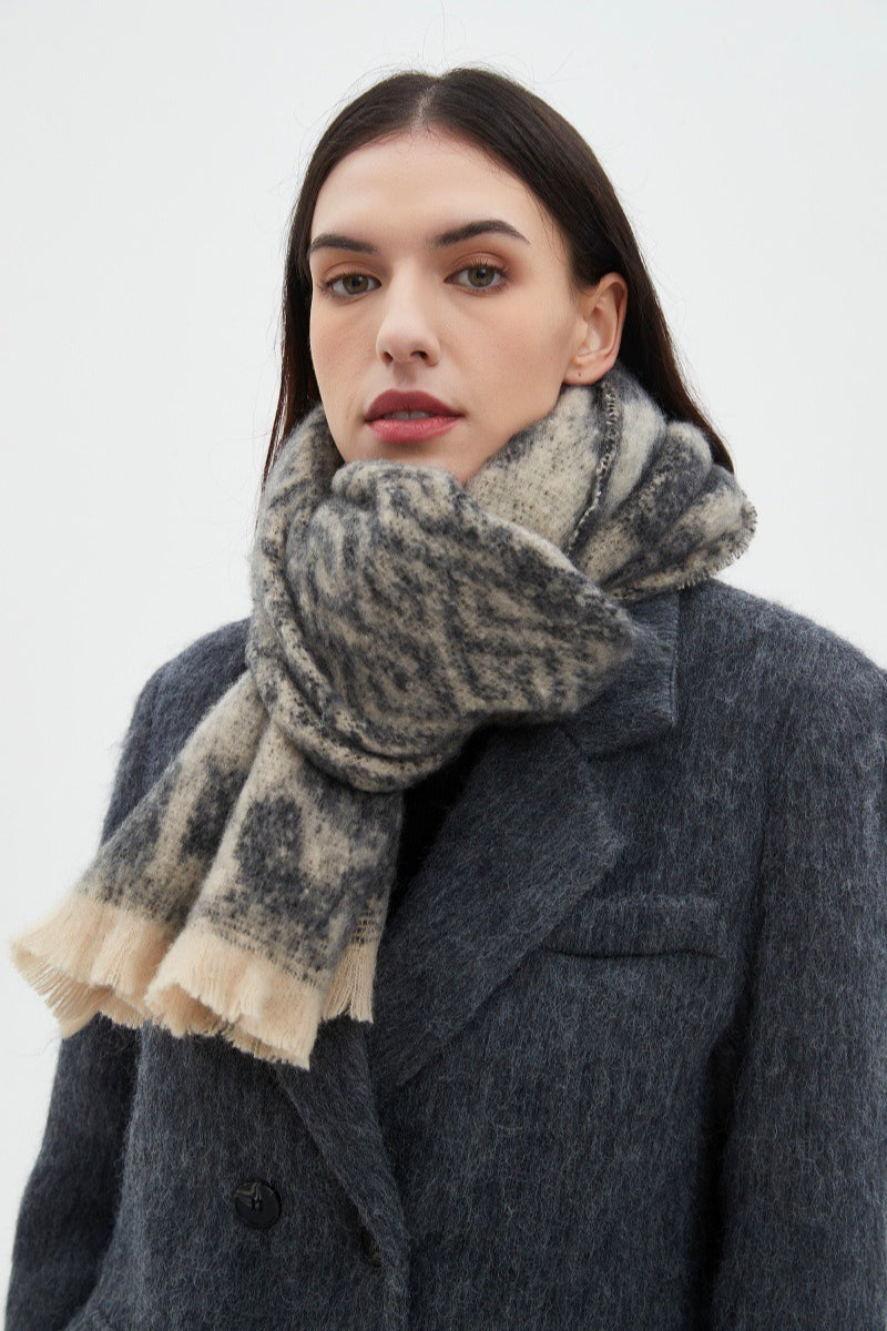 Leopard Print Jacquard Short Fringe Scarf Secondary image