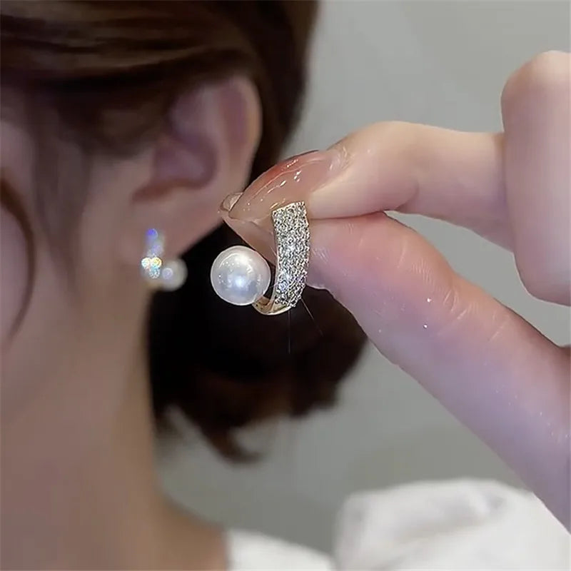 Bright Crystal Luxury Korean Unusual Claw Stud Irregular Pearl Earring 17