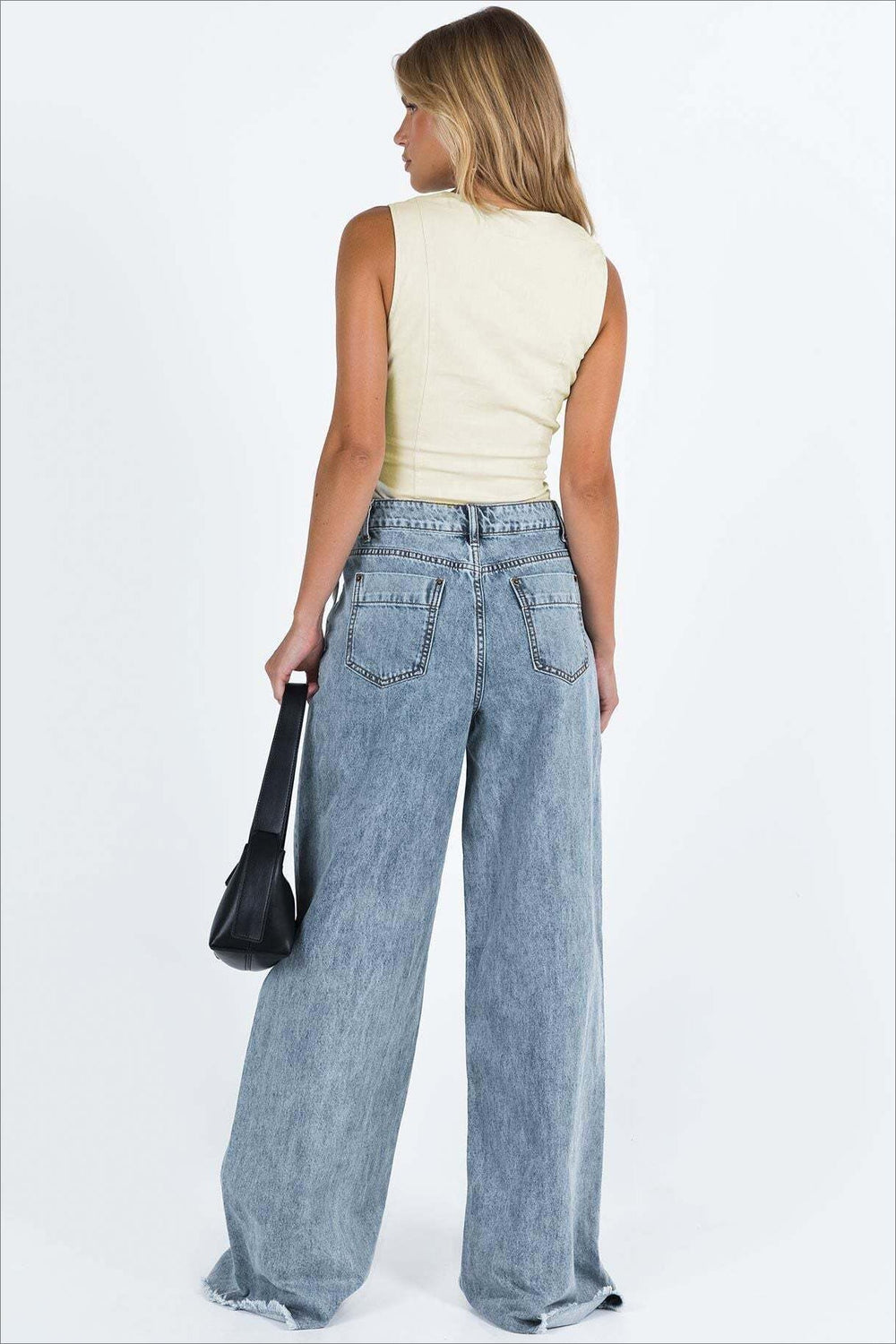 Relaxed Fit Raw Edge Dragging Jeans