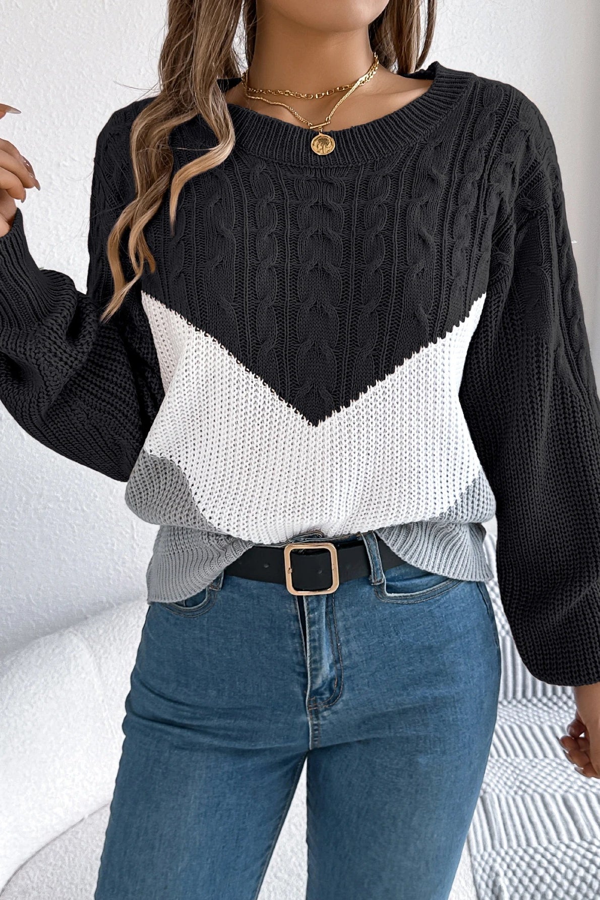 Colorblock Round Neck Pullover Sweater Secondary image