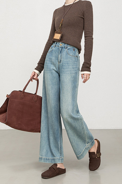 Soft High Rise Embroidered Cropped Jeans Secondary image