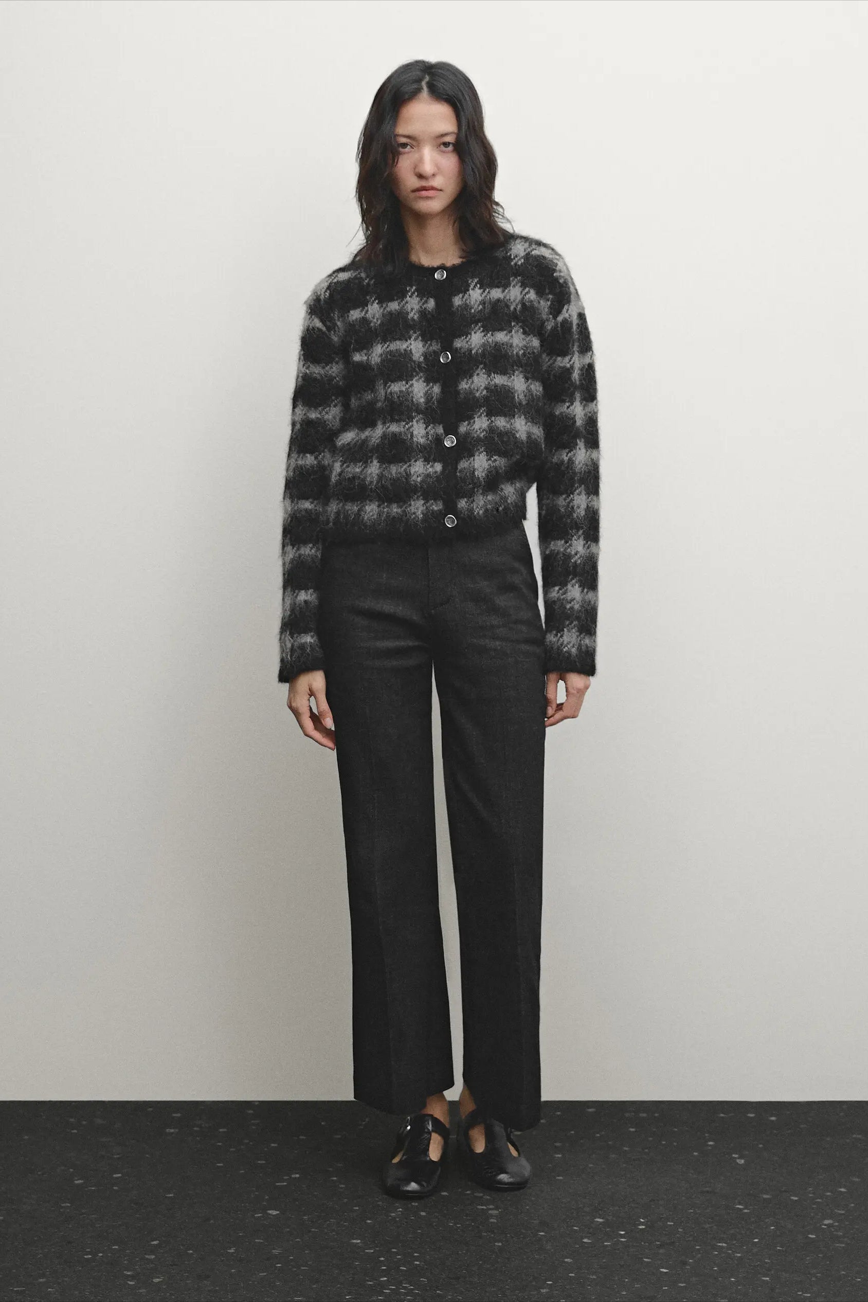 Casual Gray Plaid Knit Cardigan Secondary image