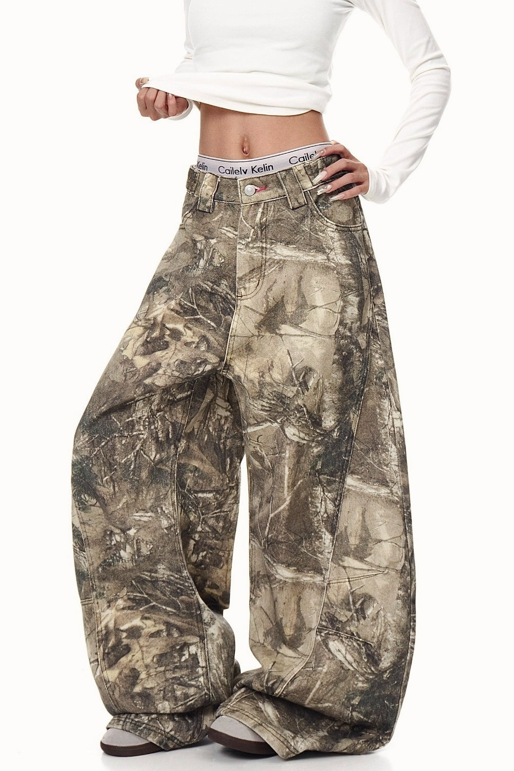 Branch Pattern Letter Embroidery Relaxed Jeans