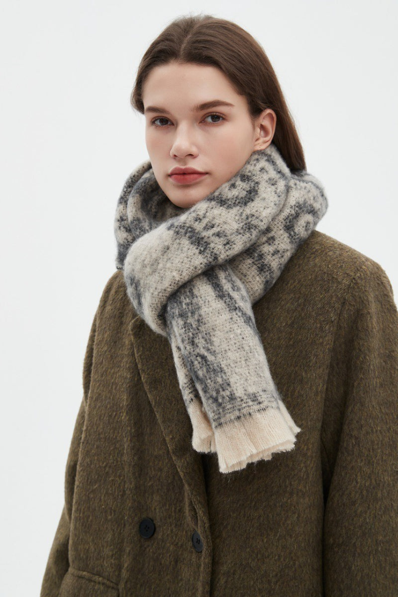 Thick Paisley Jacquard Short Fringe Scarf Secondary image