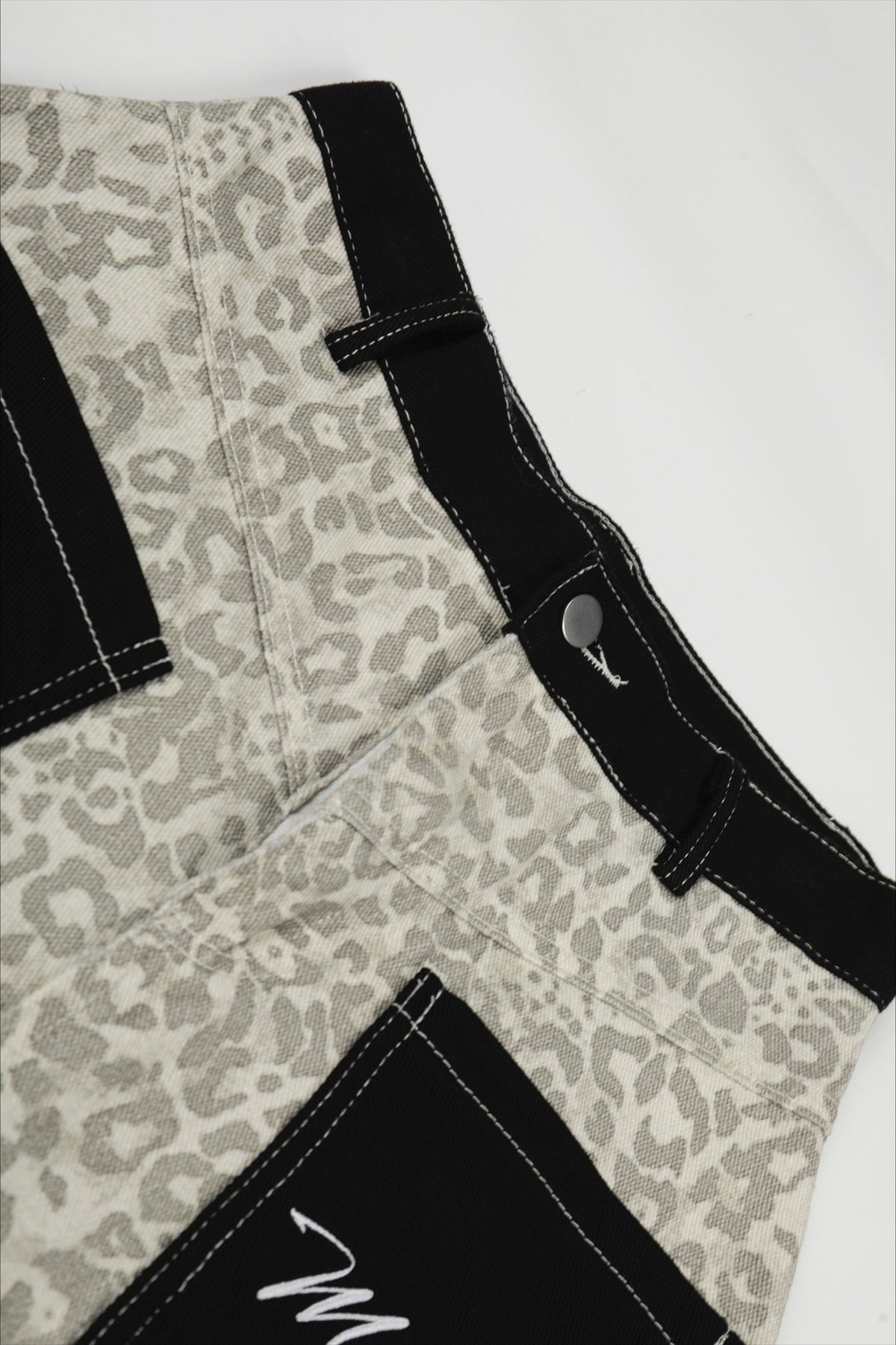 Leopard Contrast Pocket Barrel Leg Pants