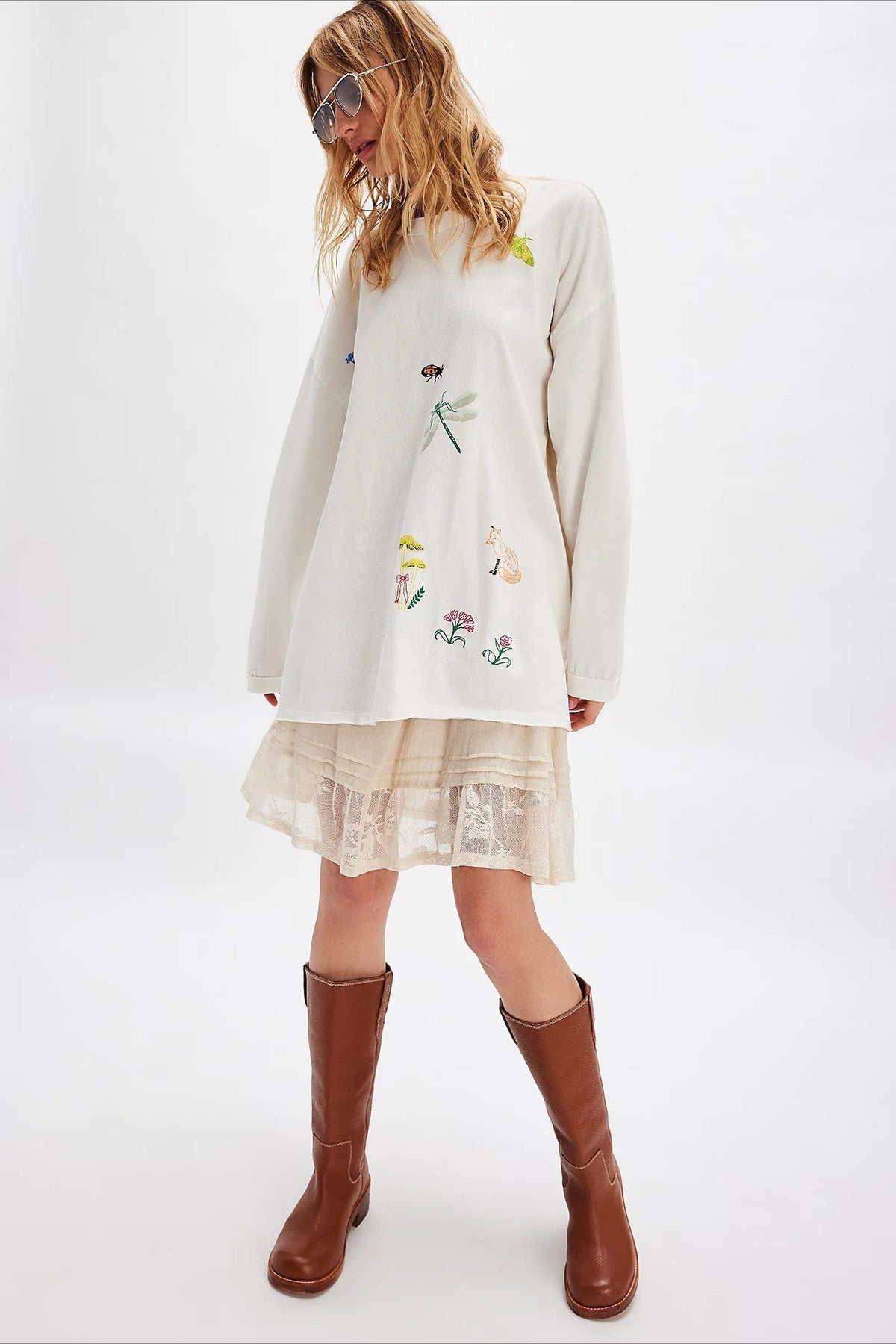 Floral Bee Embroidered Crew Neck Sweatshirt