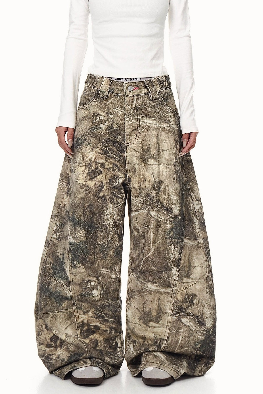 Branch Pattern Letter Embroidery Relaxed Jeans