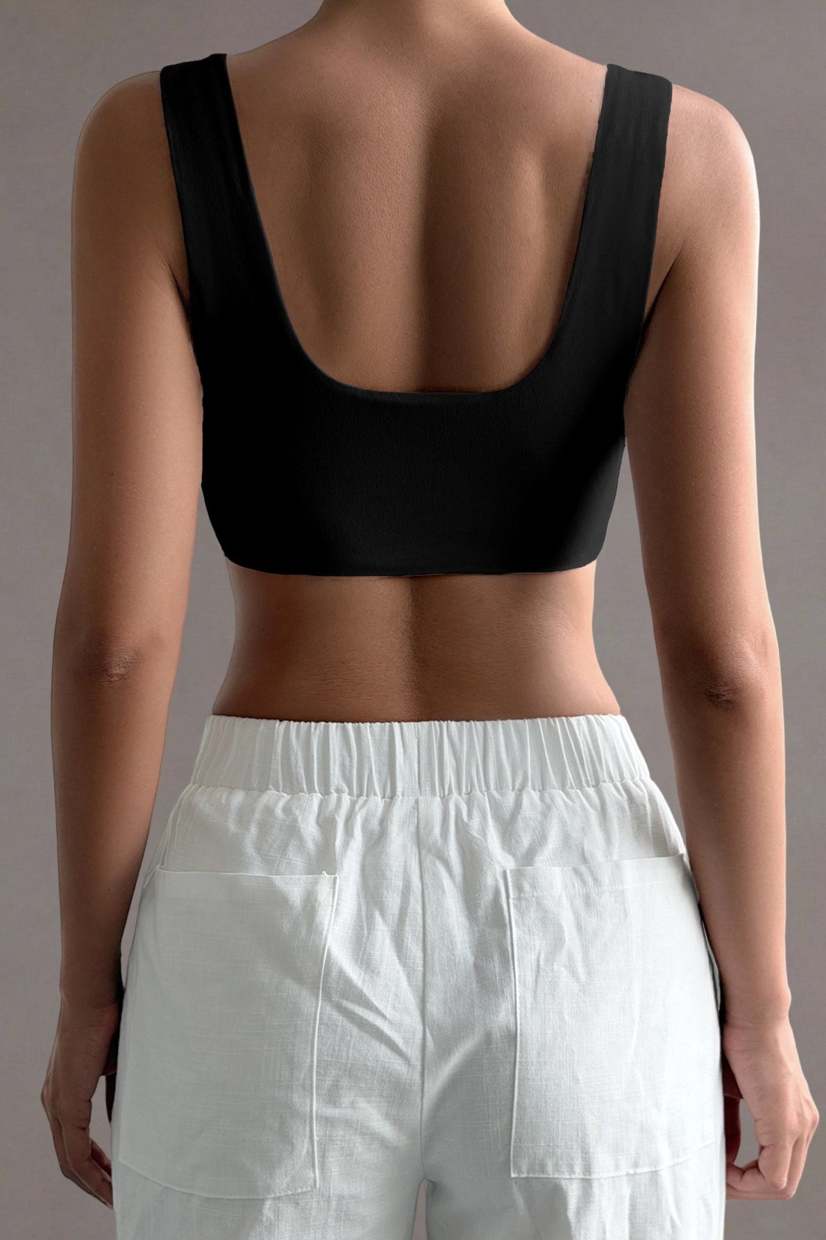 Minimalist Solid U‑Neck Spaghetti Strap Tank Top Secondary image