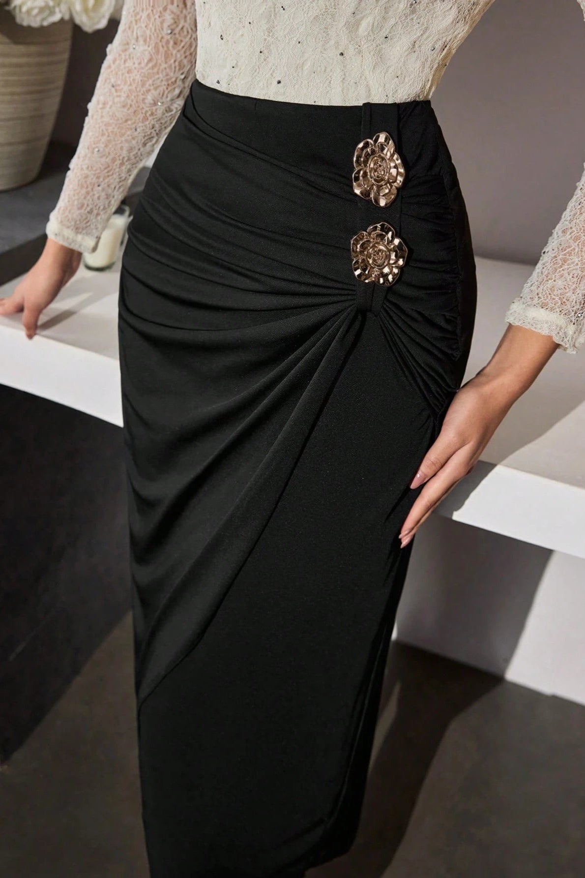 Rose Metal Buckle Ruched Bodycon Skirt Main image
