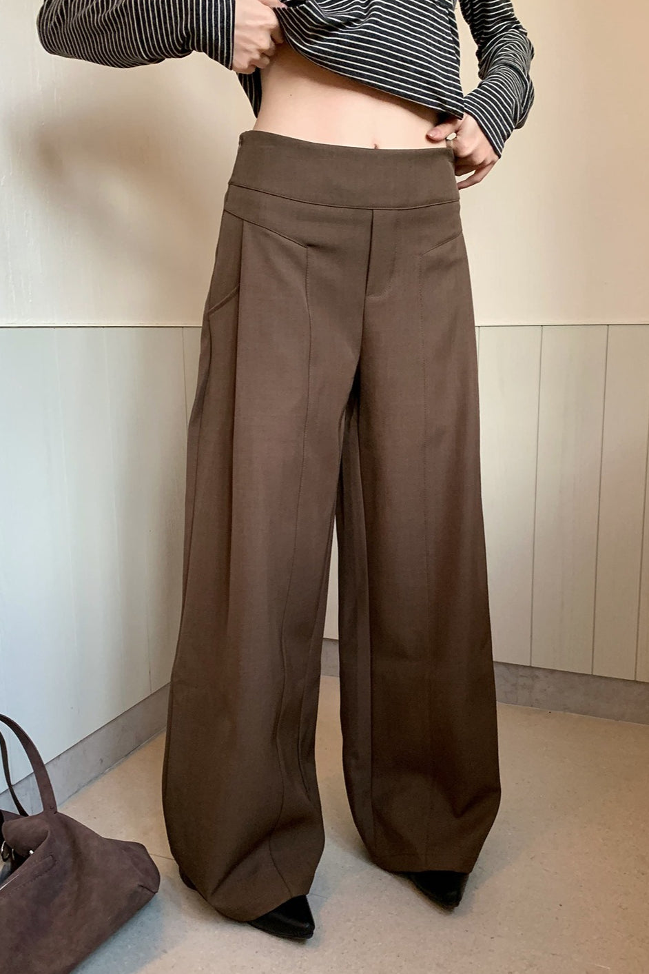 Chic Solid Pleated Wide Pants Secondary image