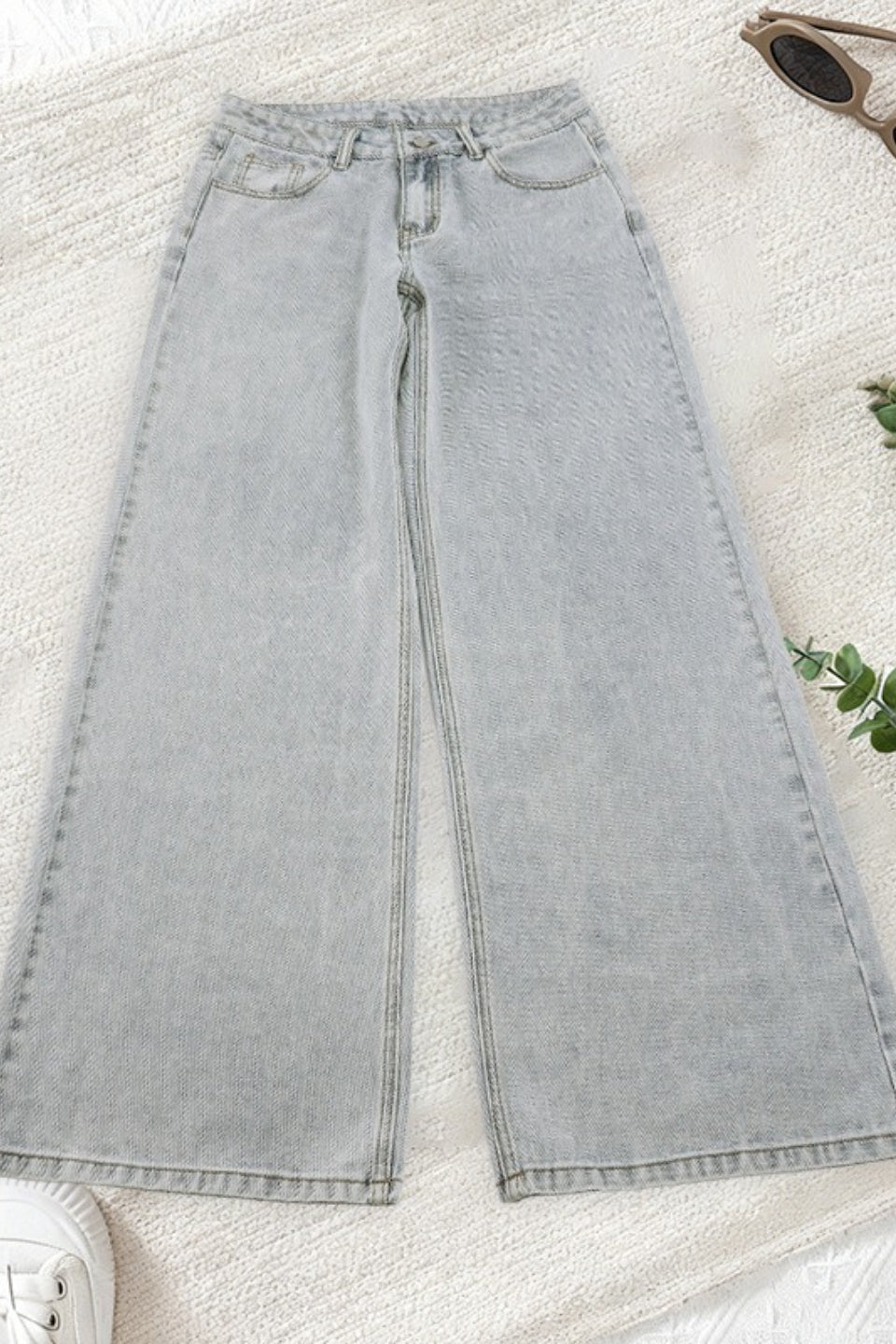 Low Rise Light Wash Wide Leg Jeans