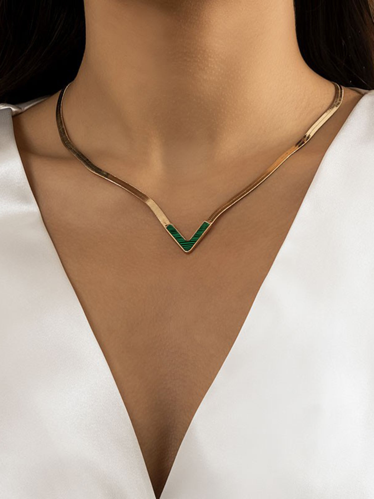 Victoria Charming Necklace Secondary image