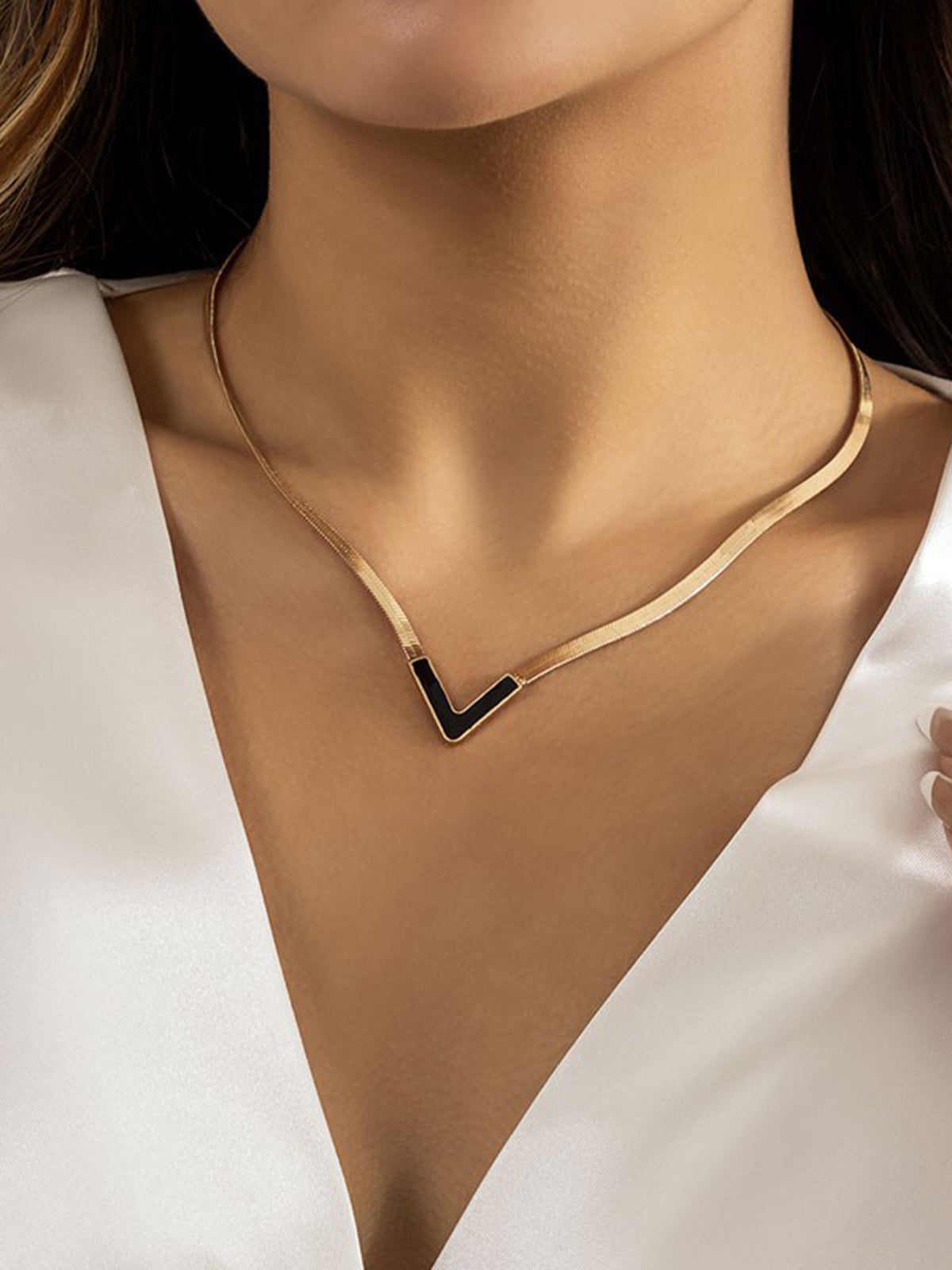 Victoria Charming Necklace Black / One Size Necklaces Main image