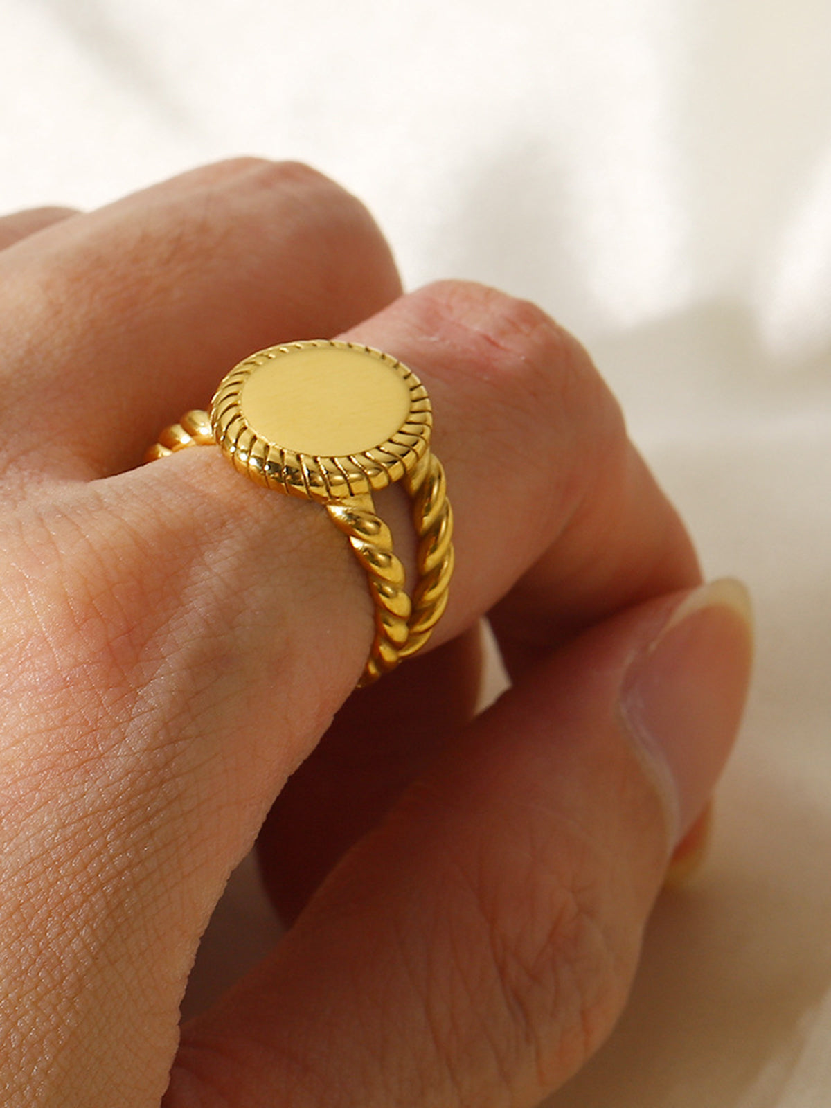 Scorpio Charming Ring Gold / S Rings Main image