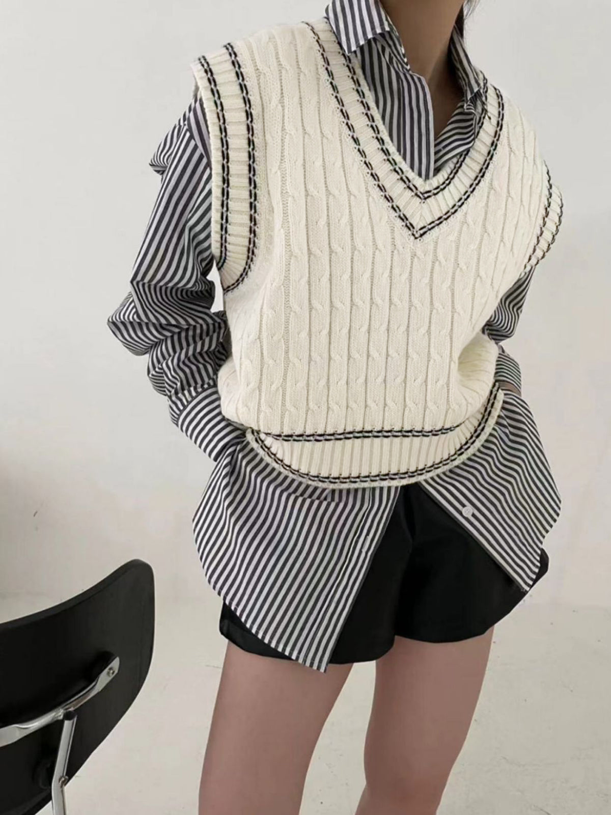 Weekend Wishes Graceful Sweater Vest Off White / S Sweaters L Main image
