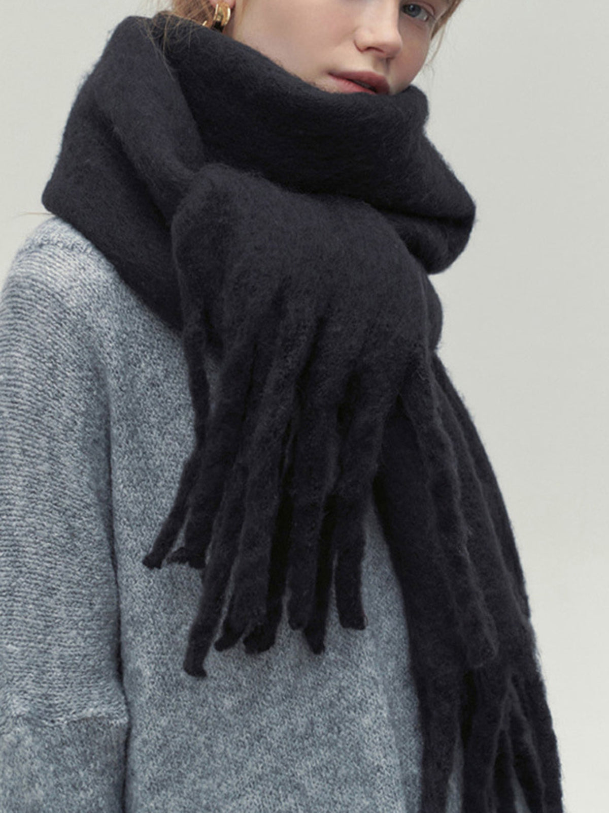 Minimalism Charming Scarf Secondary image