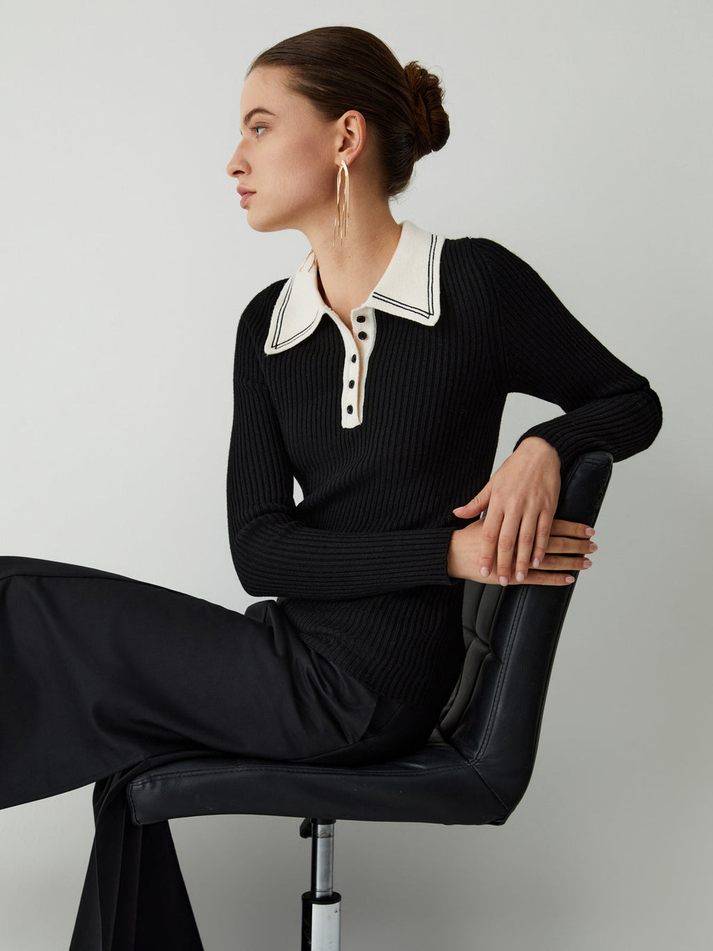 Contrast Collar Quarter Button Modern Long Sleeve Knit Top Sweaters L