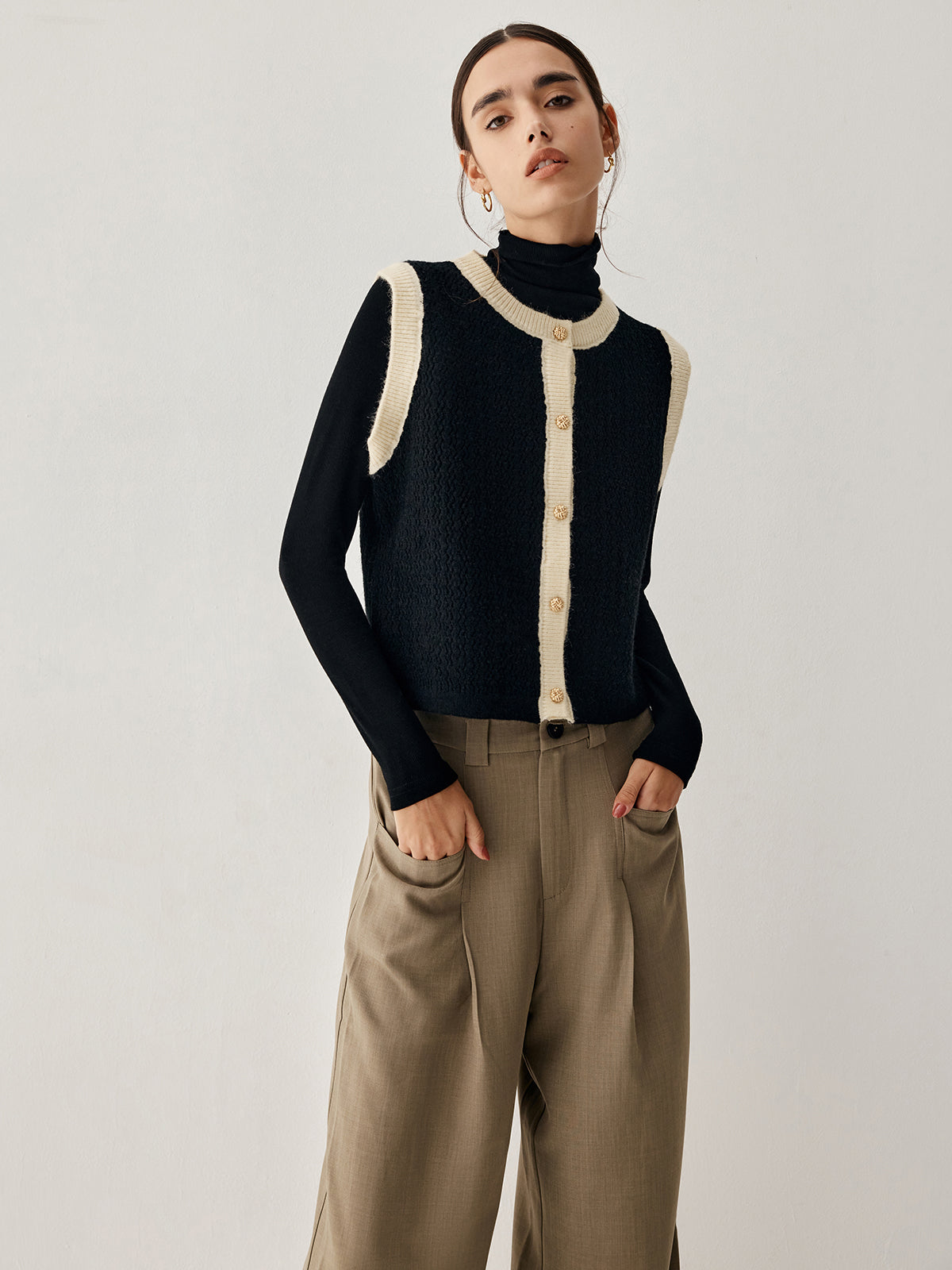 Contrast Trim Graceful Knit Vest Sweaters L