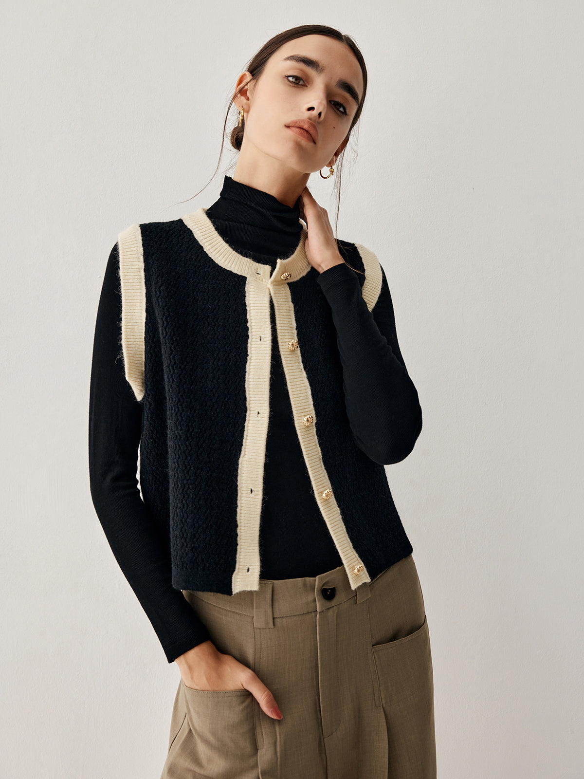Contrast Trim Graceful Knit Vest Black / S Sweaters L Main image