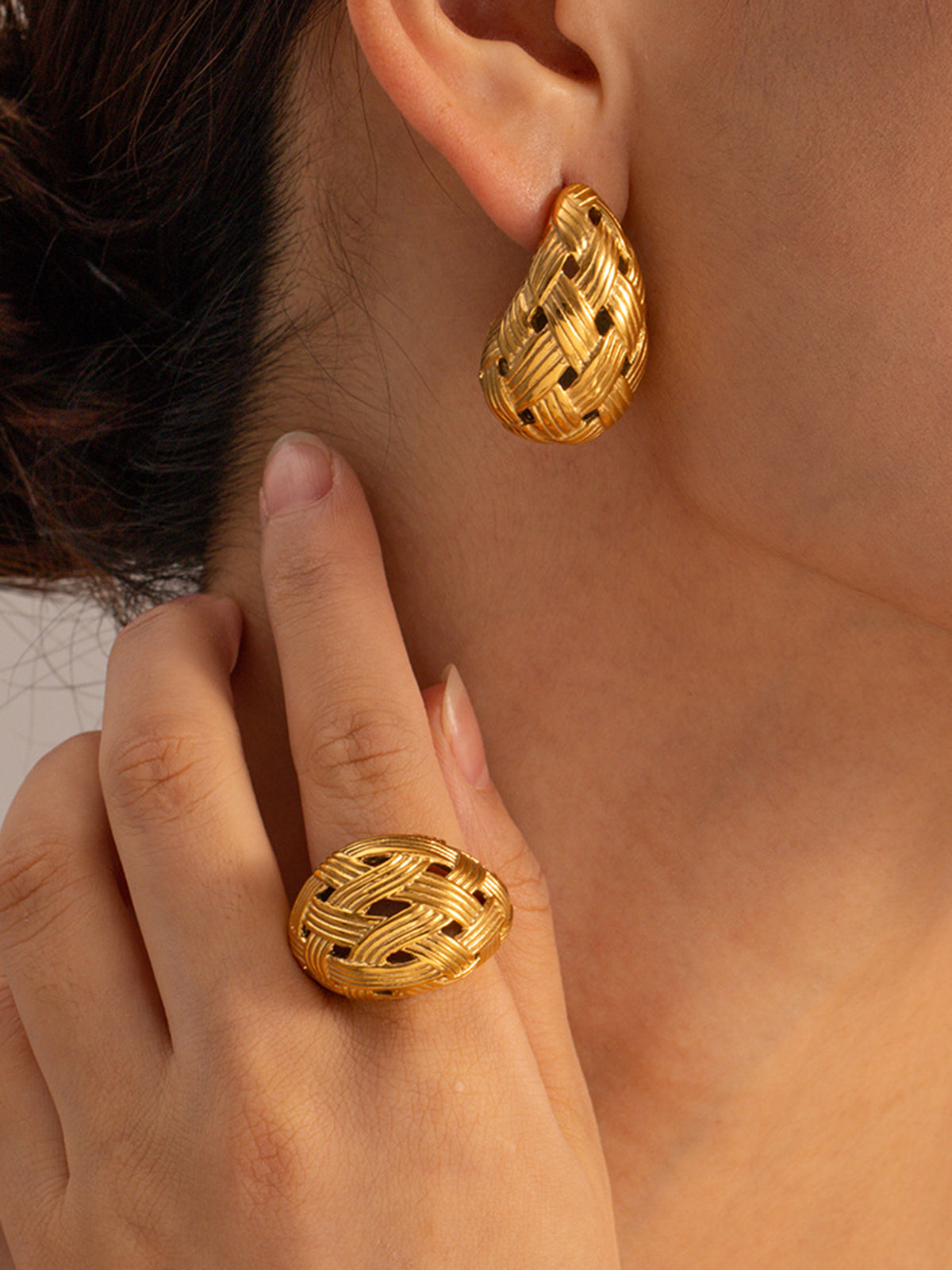 Crisscross Charming Honeycomb Earrings Gold / One Size Earrings Main image