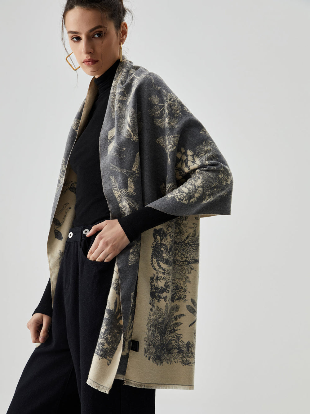 Double Face Graceful Jacquard Tassel Scarf Grey / One Size Scarves