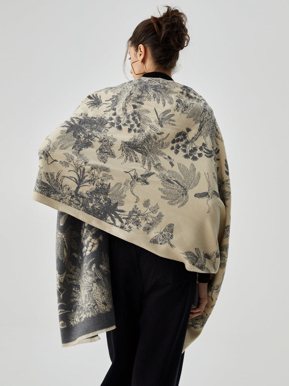 Double Face Graceful Jacquard Tassel Scarf Grey / One Size Scarves