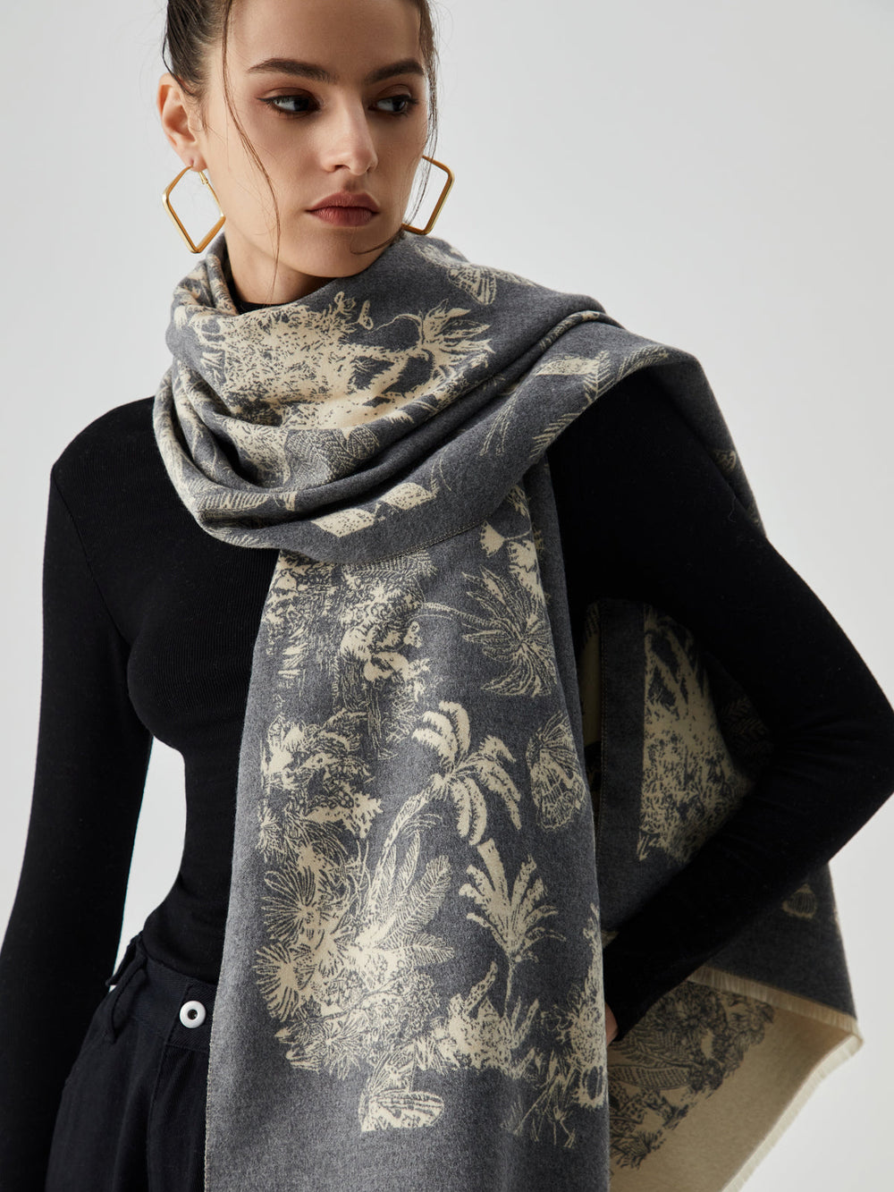 Double Face Graceful Jacquard Tassel Scarf Grey / One Size Scarves