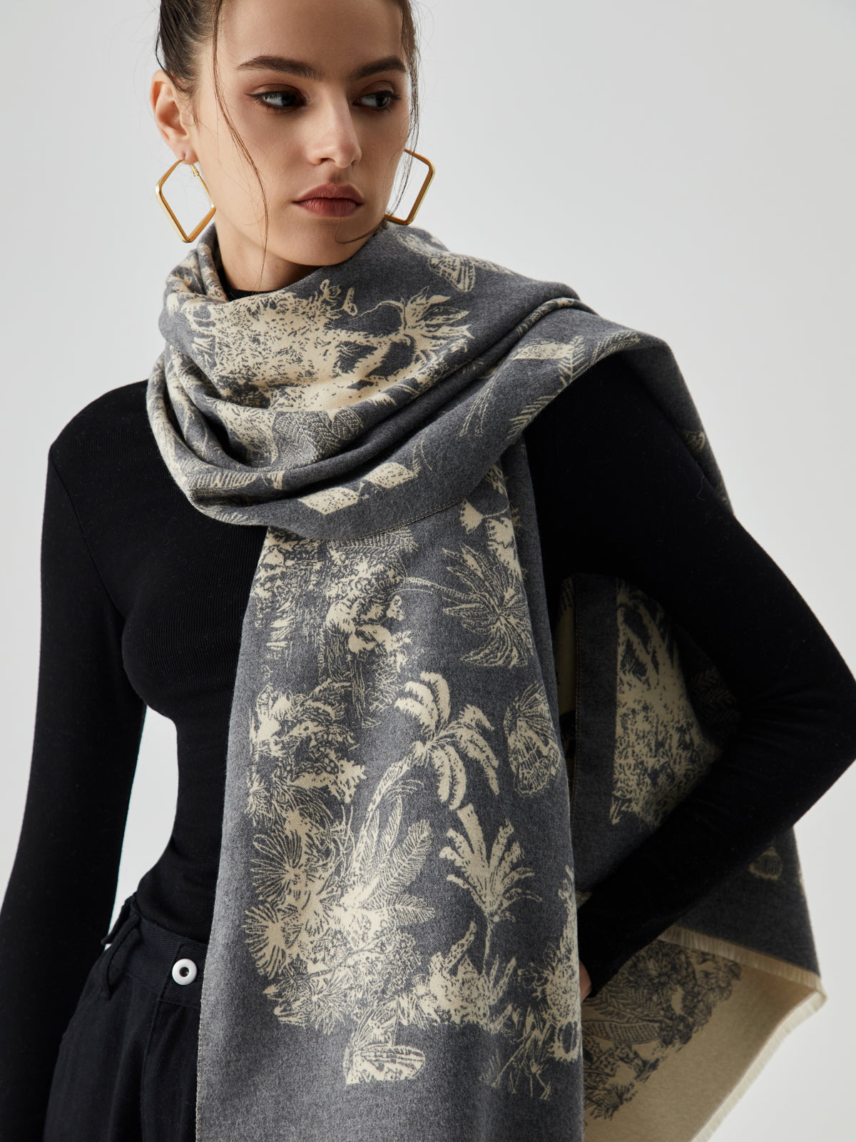 Double Face Graceful Jacquard Tassel Scarf Grey / One Size Scarves