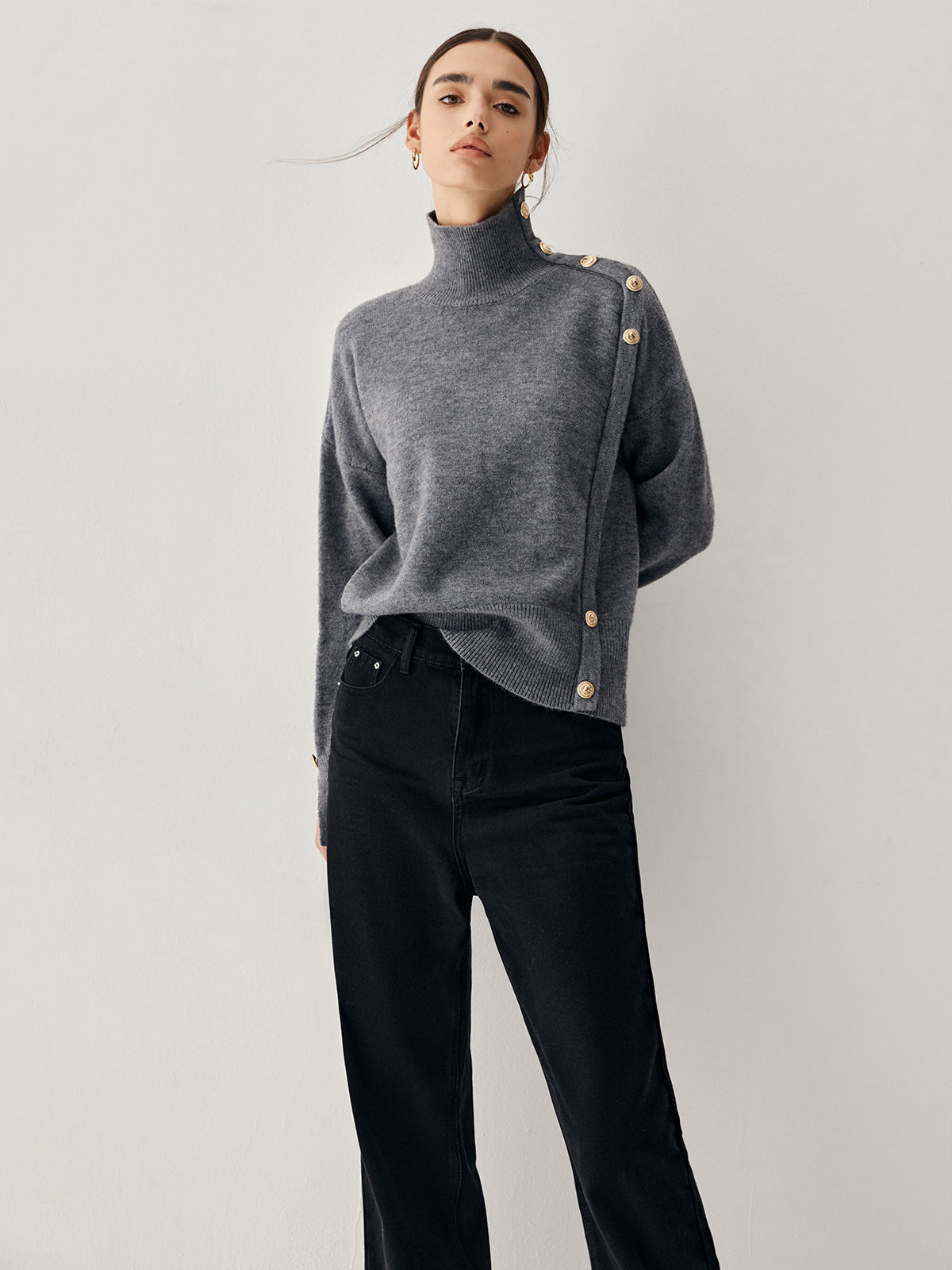Vintage Buttoned Graceful Turtleneck Sweater Secondary image