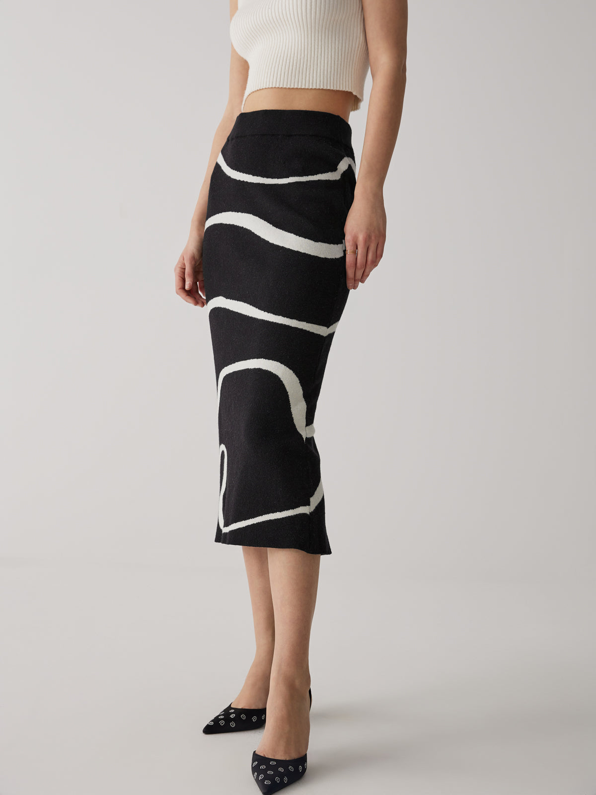 Wave Pattern Graceful Knit Midi Skirt