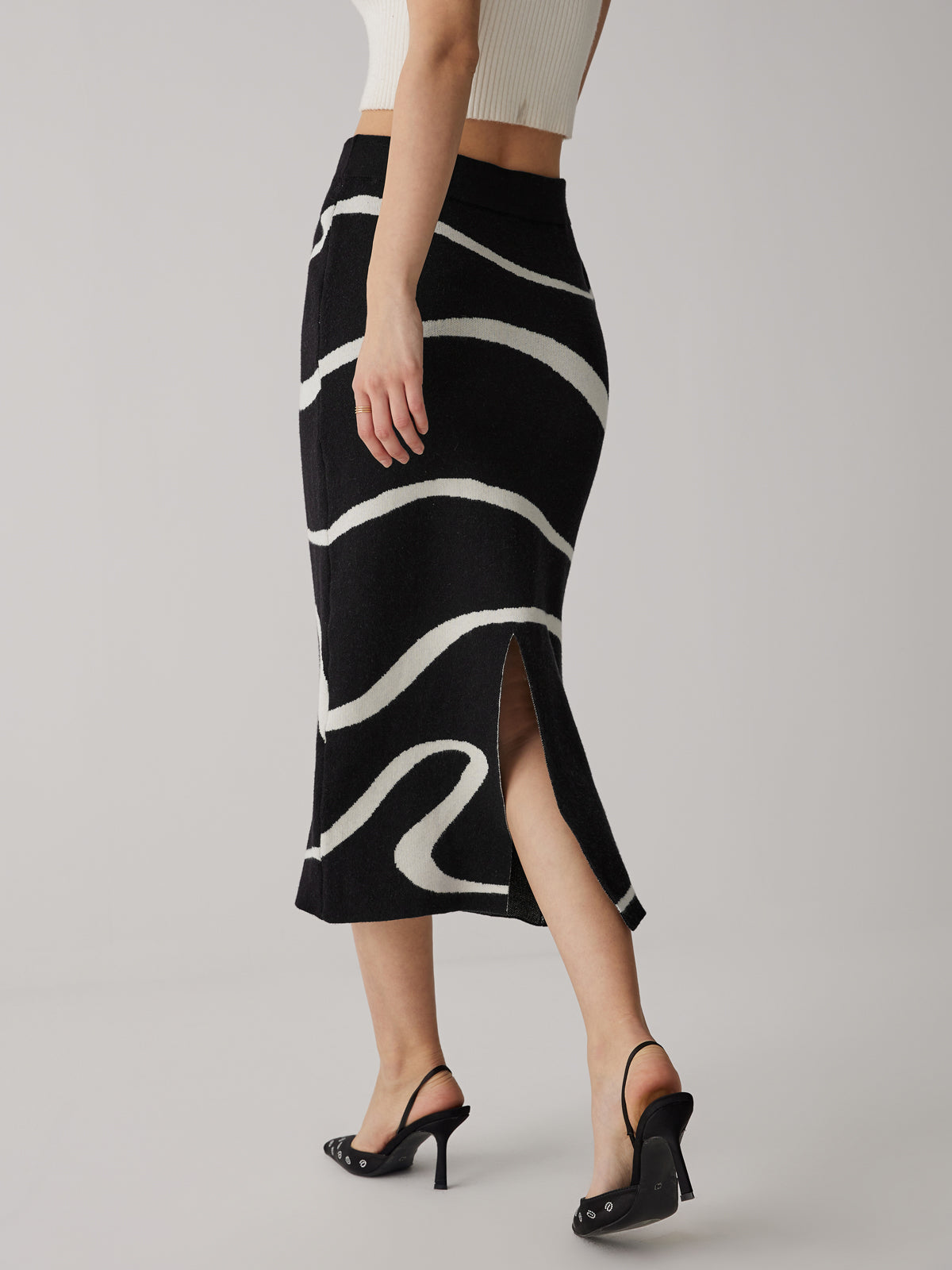 Wave Pattern Graceful Knit Midi Skirt