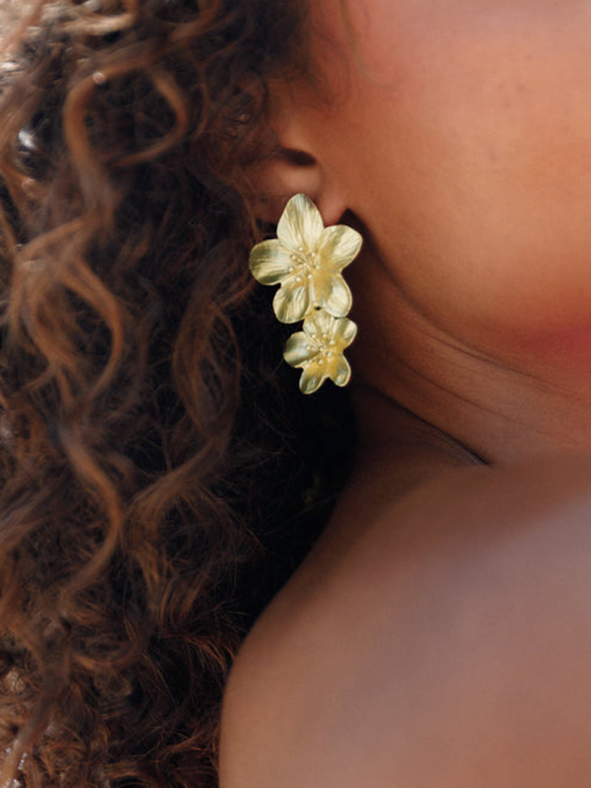 Fashionable Charming Flower Shaped Earrings Gold / One Size Earrings