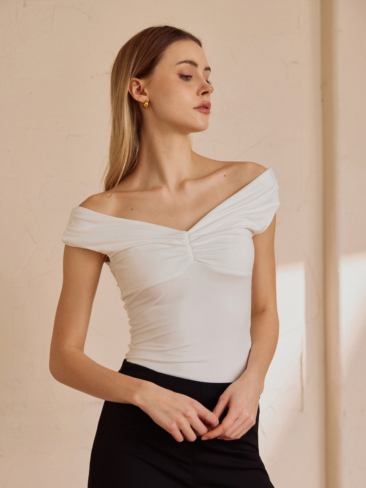 Basic Solid Graceful Off-Shoulder Top