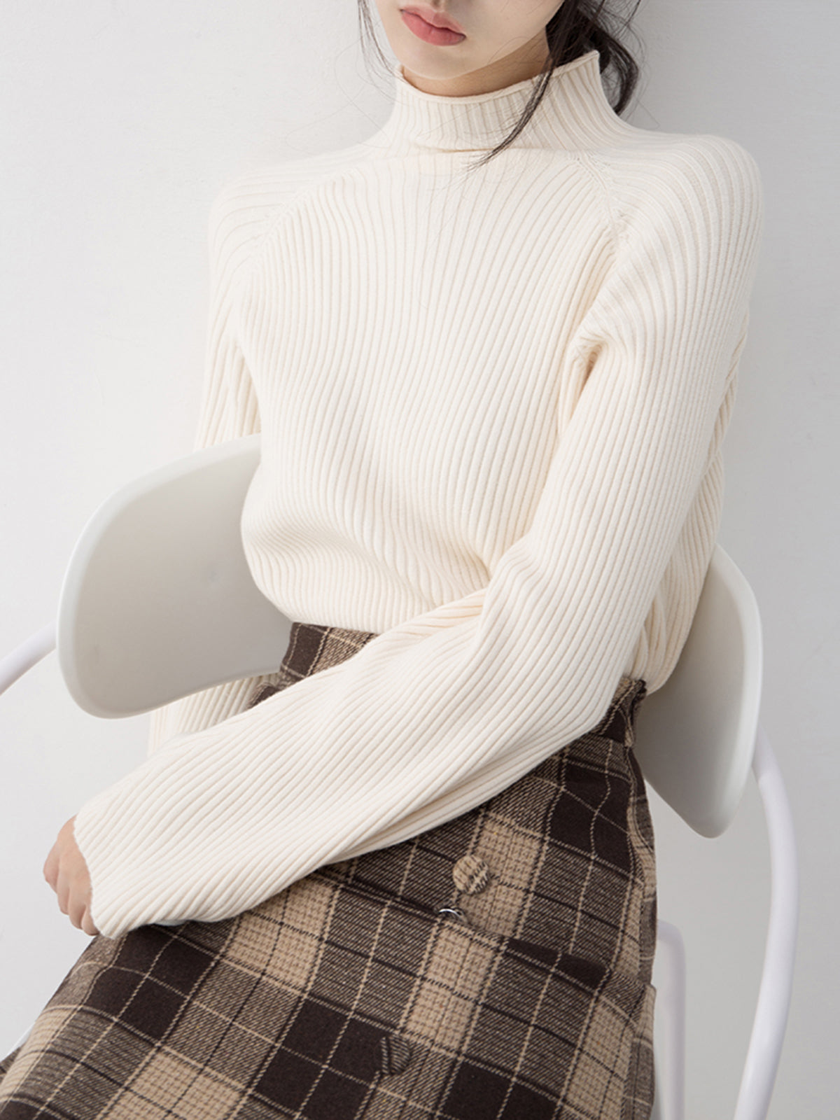 Minimalist Plain Ribbed Sweater Secondary image