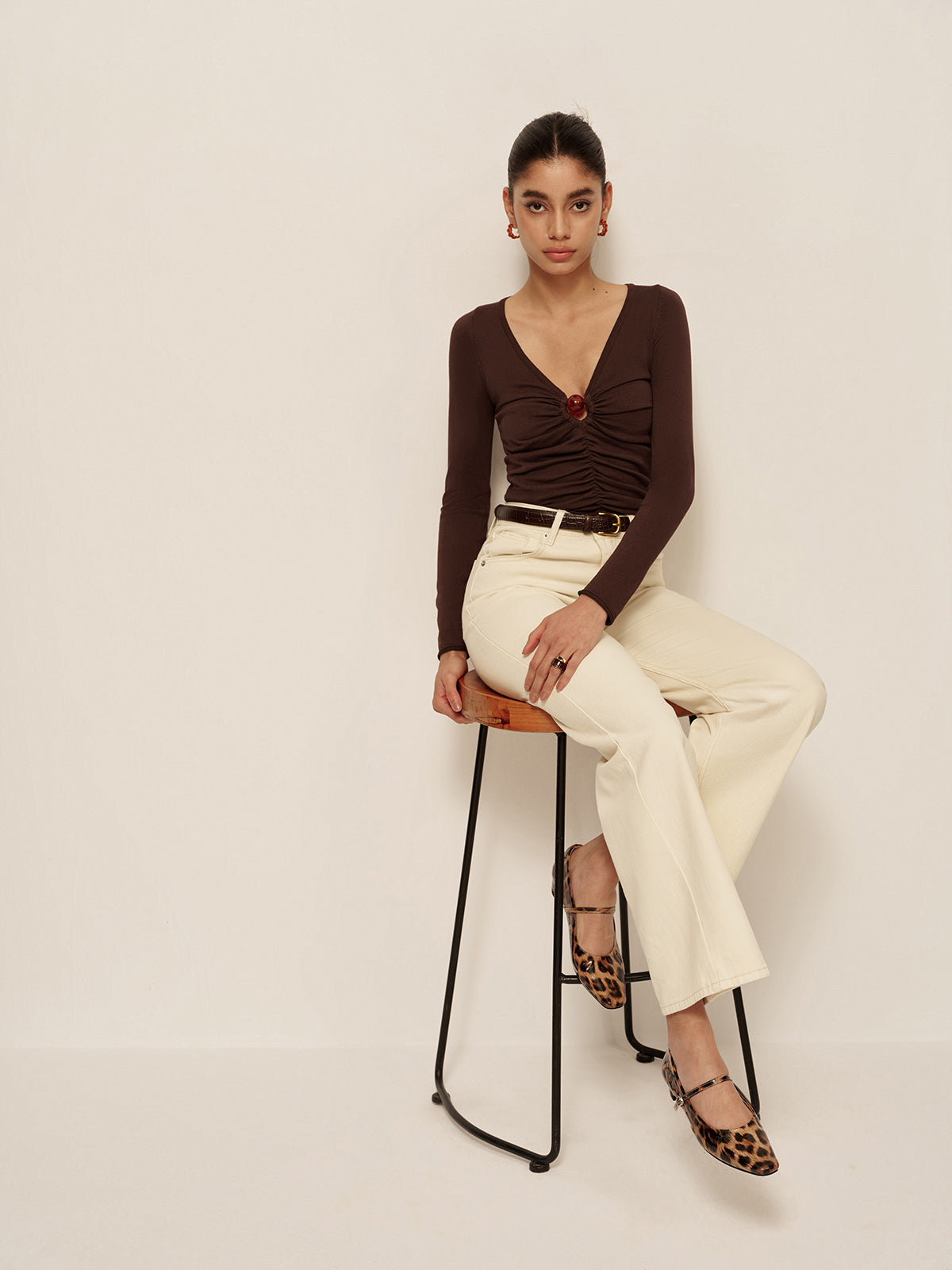 V-Neck Cutout Pleated Slim Knit Top Secondary image