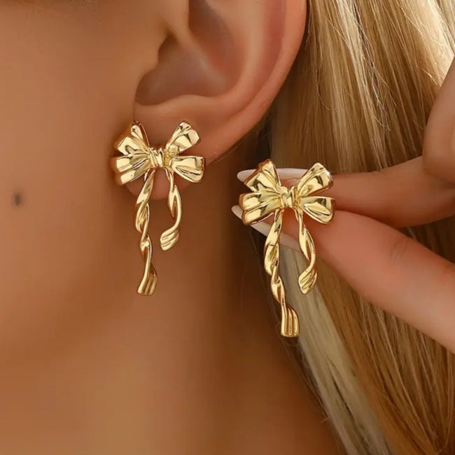 Elegant Golden Bow Dangle Earrings Main image