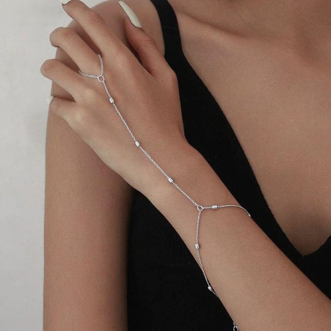 Versatile Metallic Chain Finger Bracelet Main image