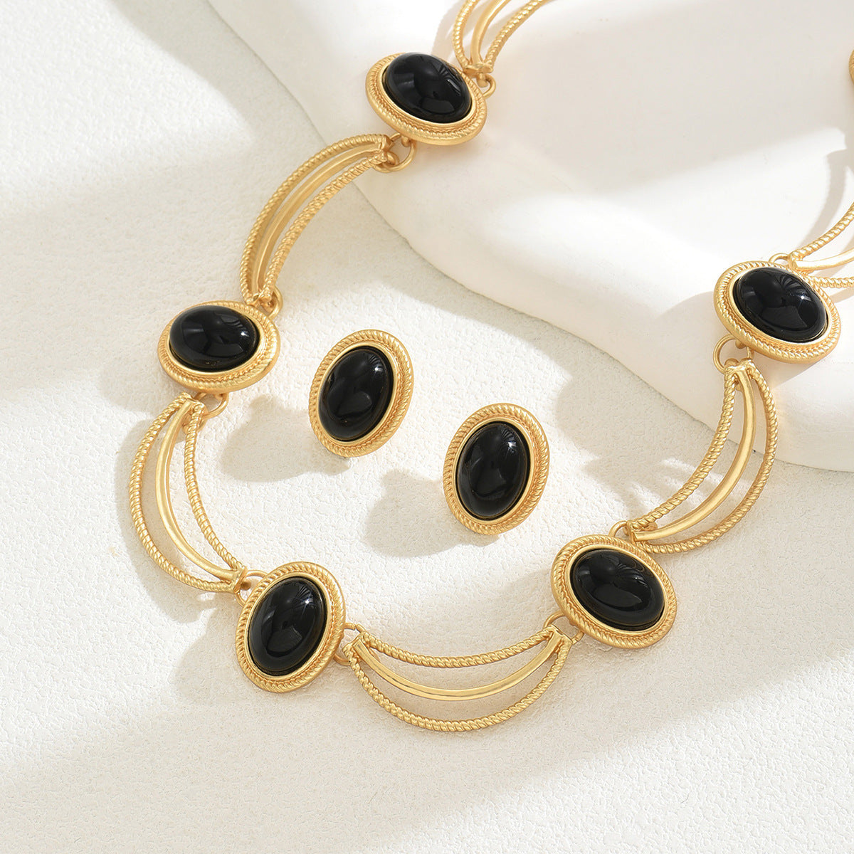 3-Piece Vintage Gemstone Earrings & Necklace Set Secondary image