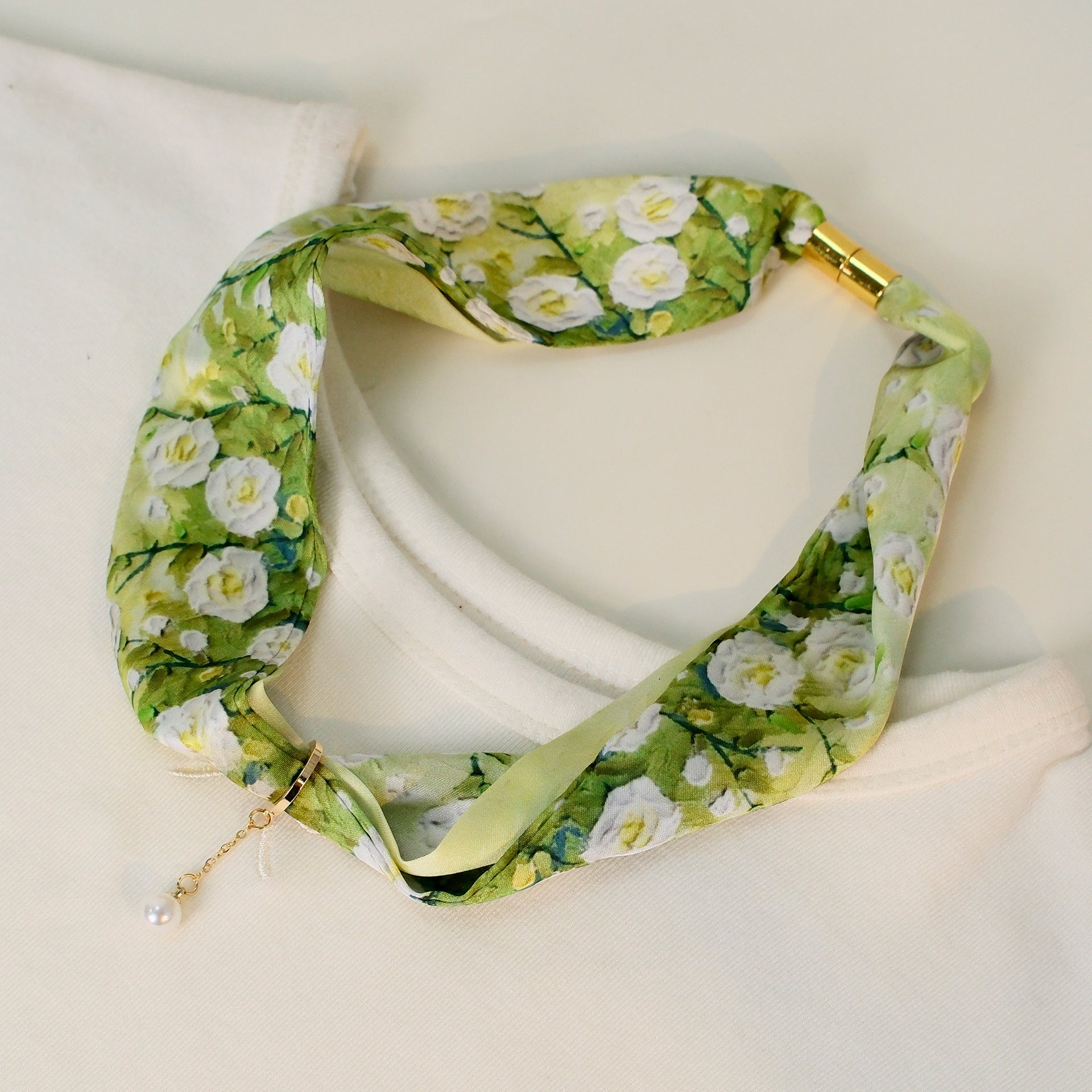 Pearl Magnetic Buckle Oil Painting Neck Scarf Secondary image