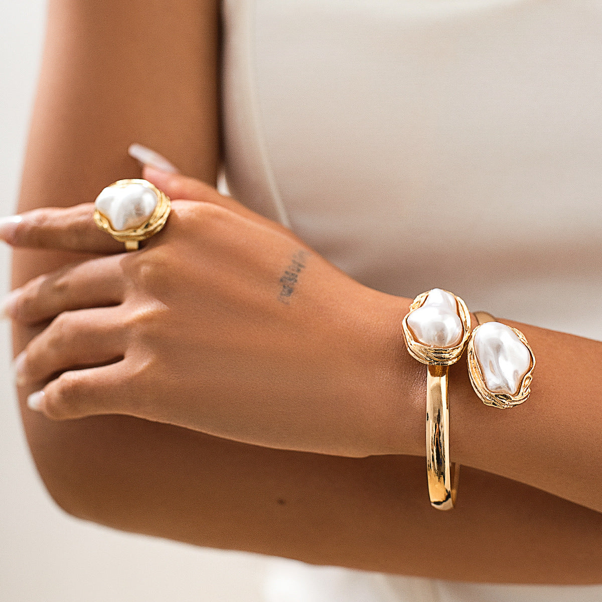2-Piece Baroque Irregular Pearl Alloy Collar Ring And Bracelet Set Secondary image